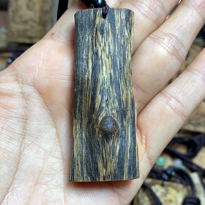 沉香手把件?*?8.6 克奇楠沉香素牌吊坠