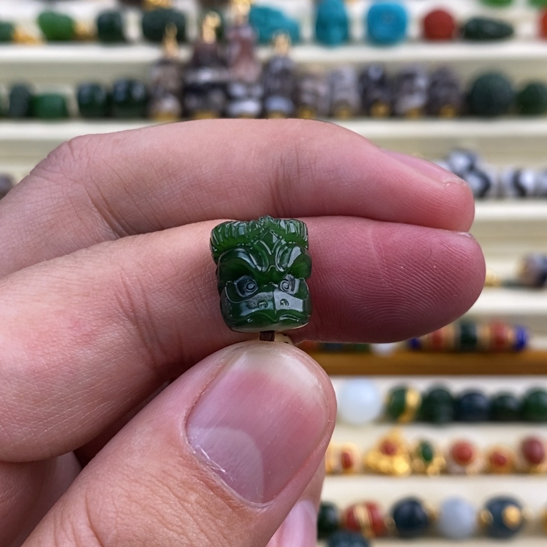 和田玉（碧玉）颈饰未镶嵌