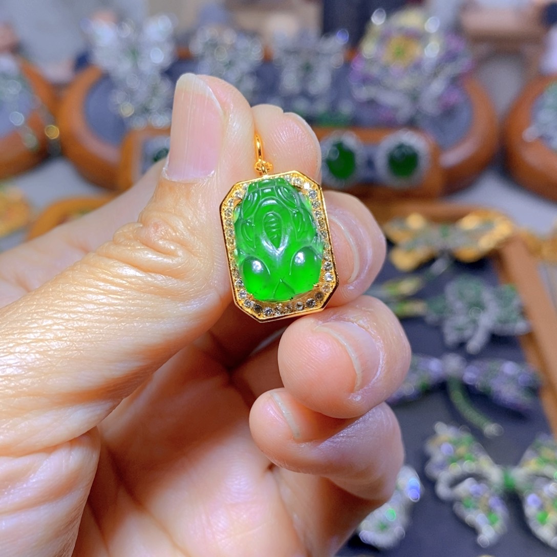 翡翠颈饰银S925镶嵌天然翡翠