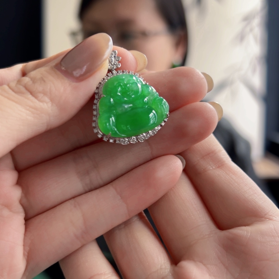 颈饰18K金镶嵌翡翠佛公