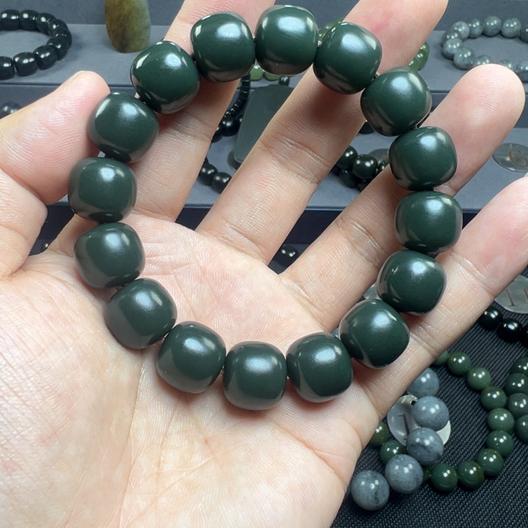 1***6和田玉未镶嵌手链