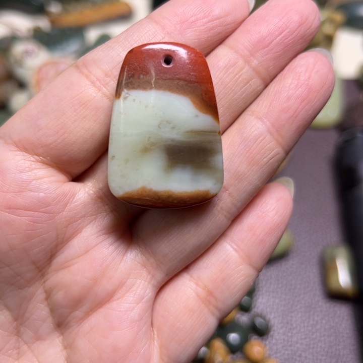 岫岩河磨玉（透闪石质玉）未镶嵌颈饰