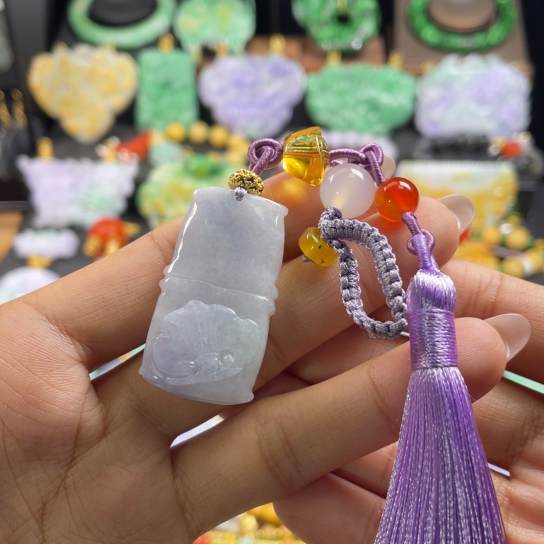 翡翠未镶嵌颈饰待编织