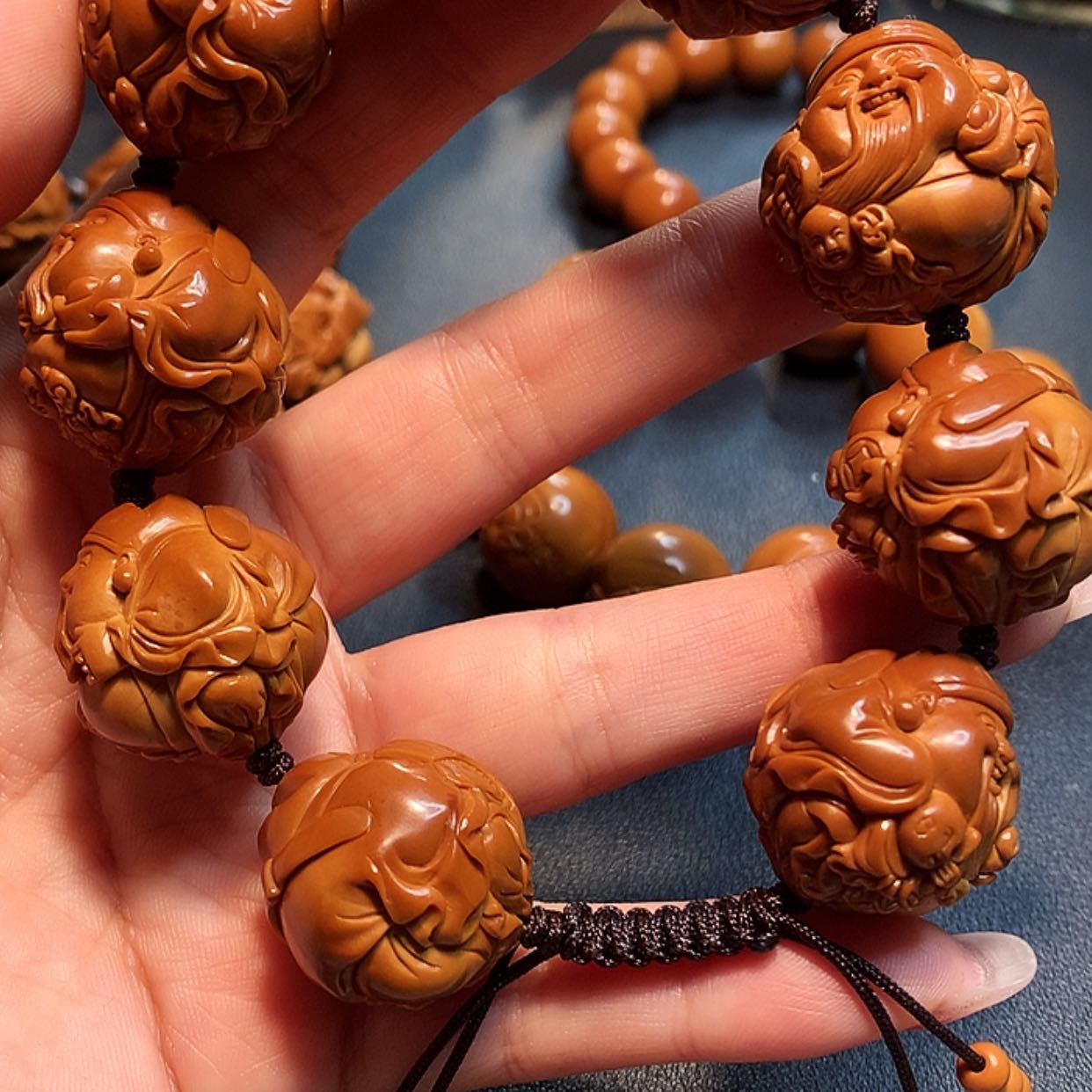【闪购商品】橄榄核手串/手链似***狮橄榄雕