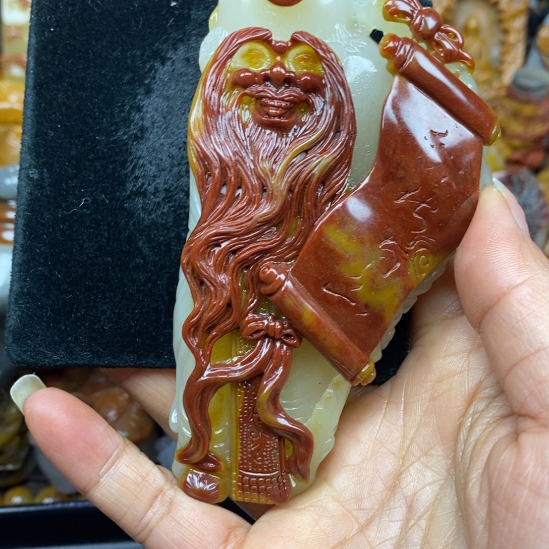 未镶嵌石英质玉（黄龙玉）颈饰