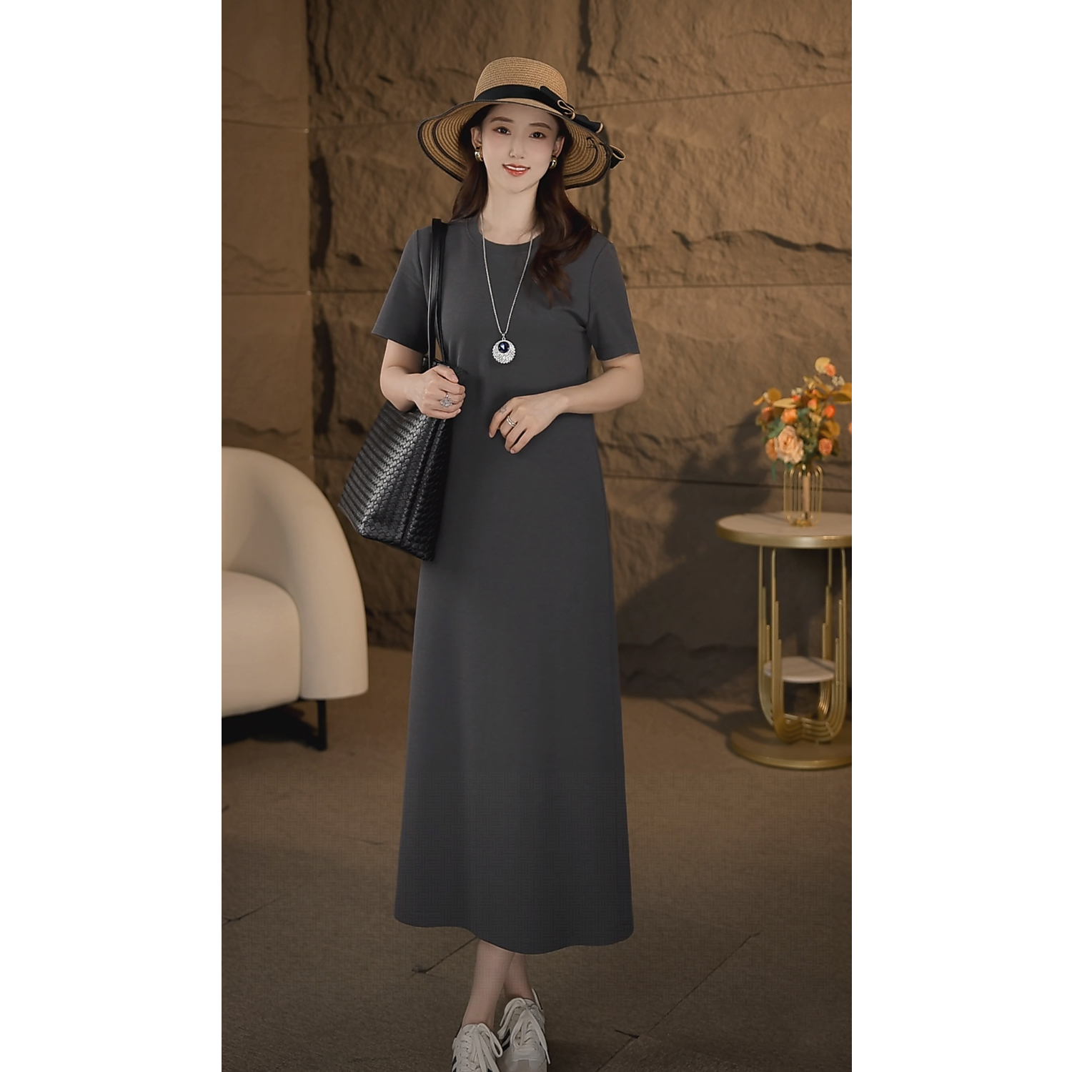 夏季新款2025连衣裙女时尚显瘦经典圆领极简风设计款高端T恤裙子