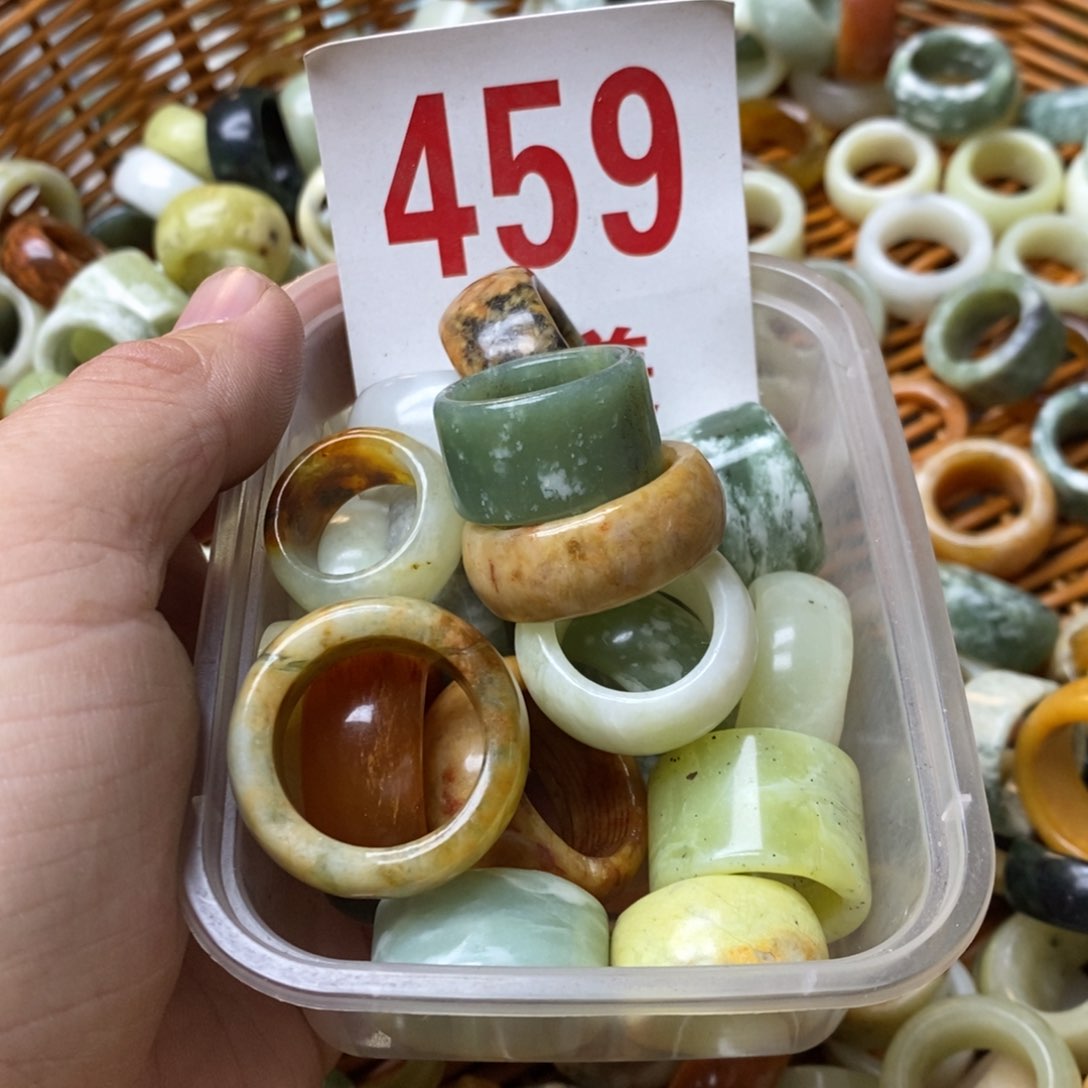 蛇纹石玉挂坠未镶嵌