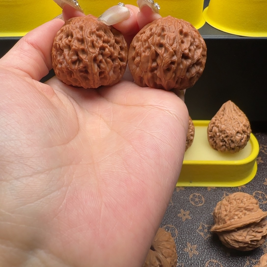 猴头核桃吊坠41玉枕元宝