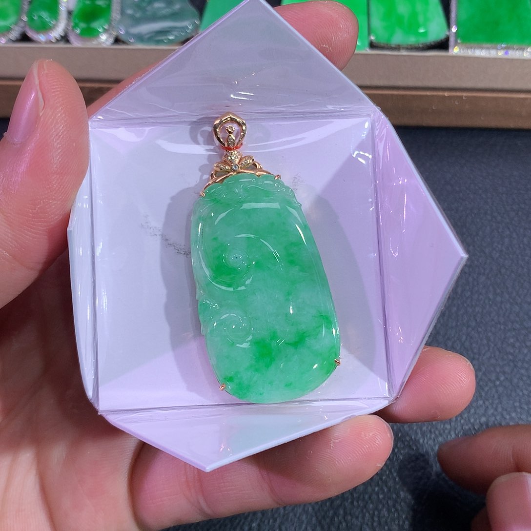 翡翠吊坠(赠链)18K金镶嵌