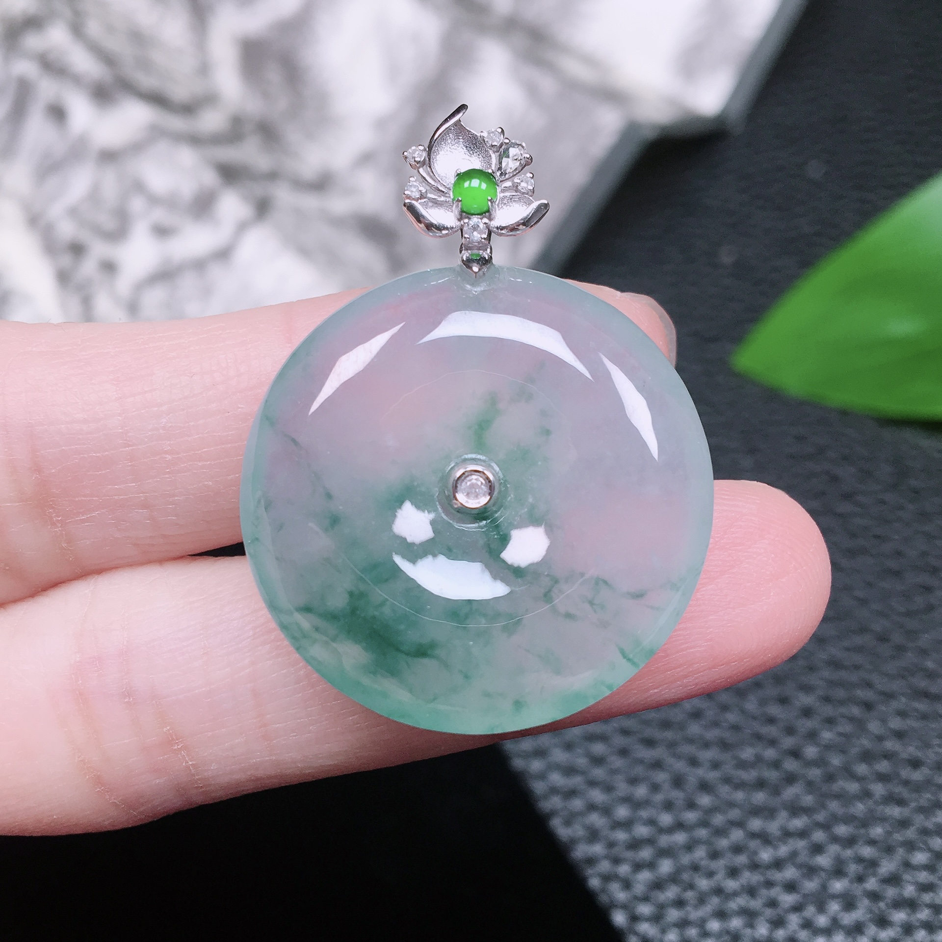 高冰种翡翠飘花大平安扣吊坠 缅甸天然翡翠A货 飘绿平安扣玉挂件