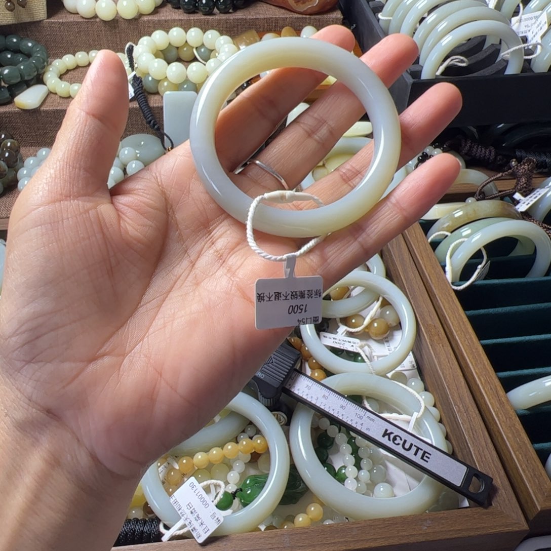 旎****和田玉（糖玉）未镶嵌手链