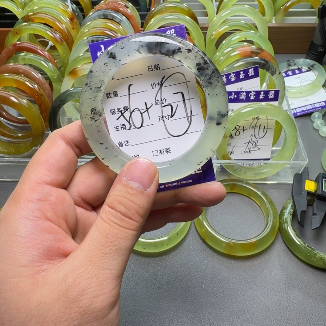 蛇纹石玉手镯合金