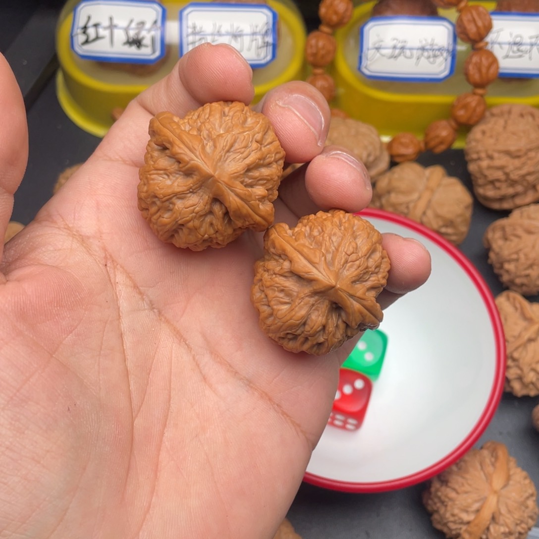 文玩核桃把件强****C锦鲤