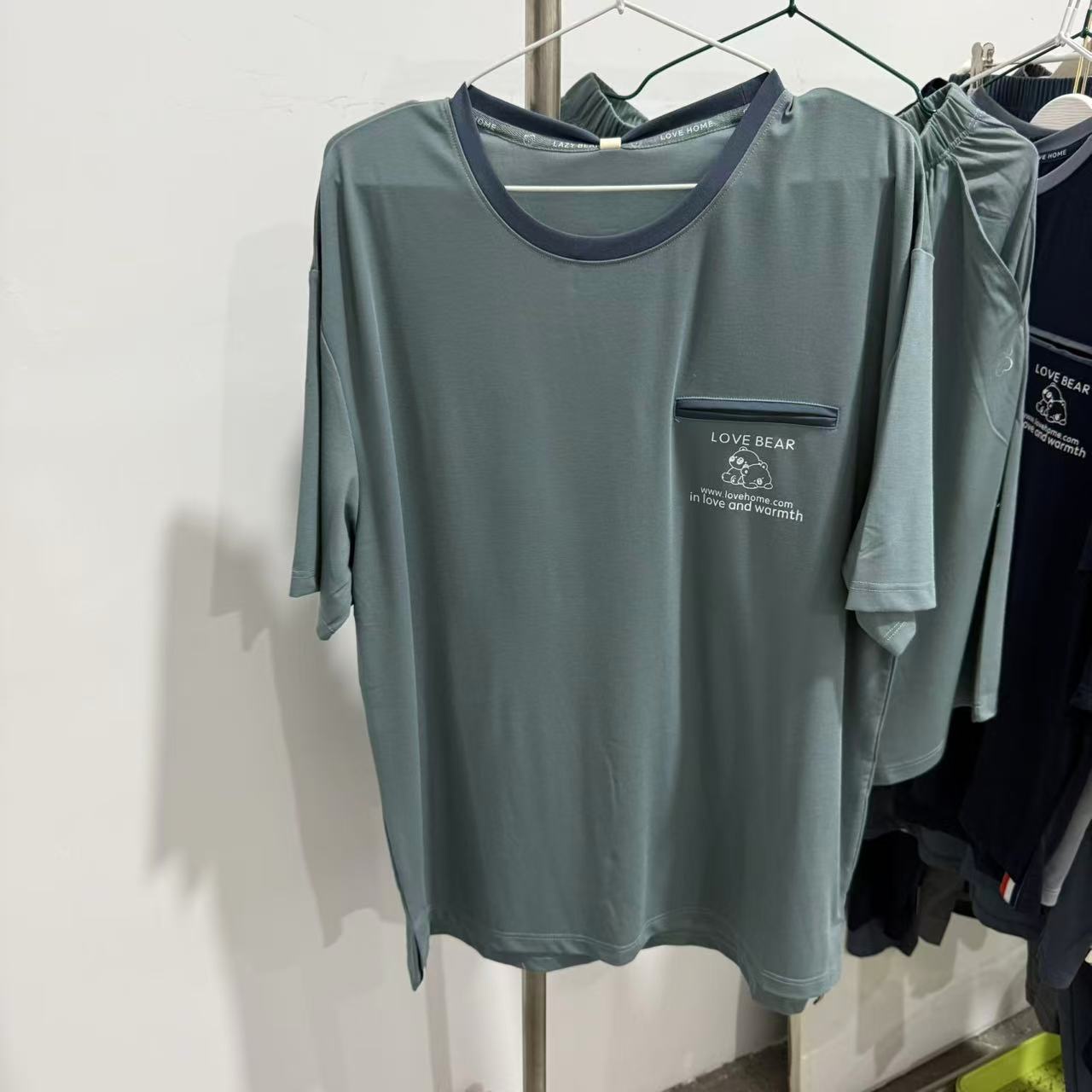 8F1301-1男士舒适居家亲肤透气短袖短裤家居套装