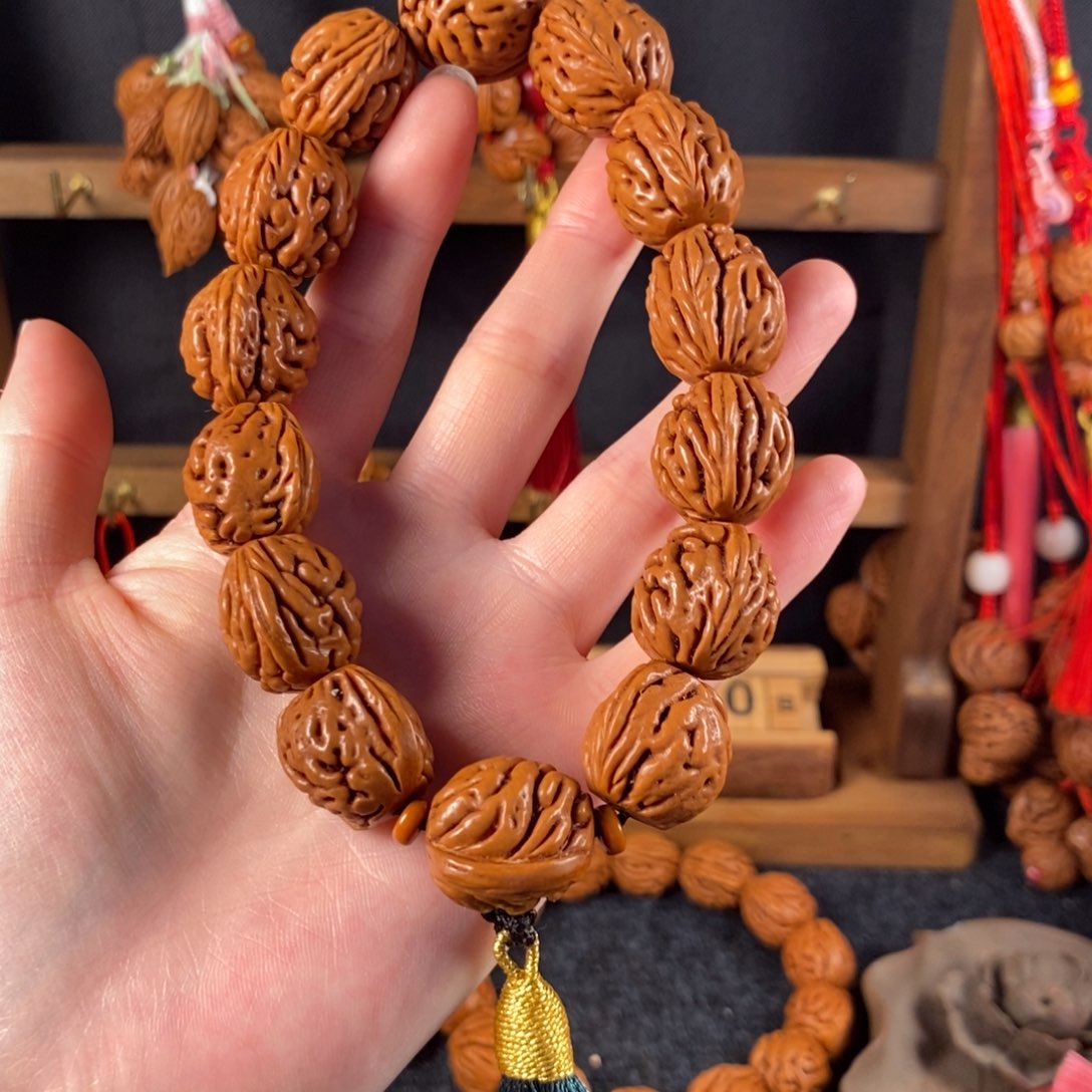 吊坠桃核桃枭手持4