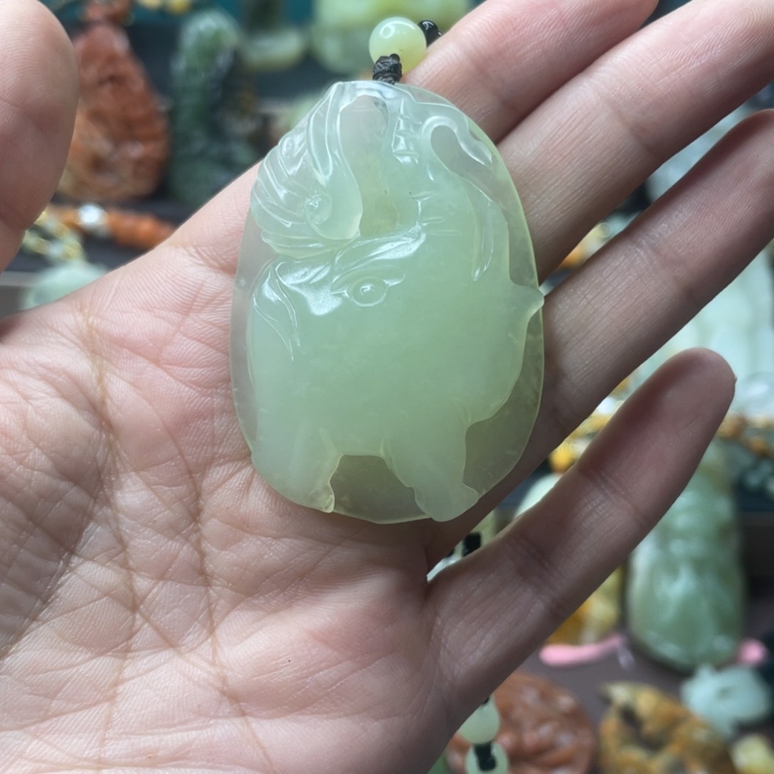 蛇纹石玉未镶嵌颈饰