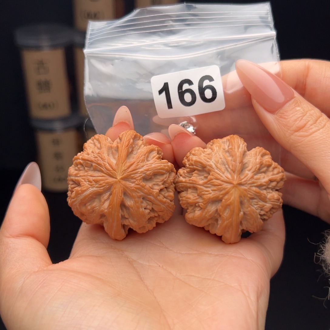 得***得文玩核桃吊坠大粗筋