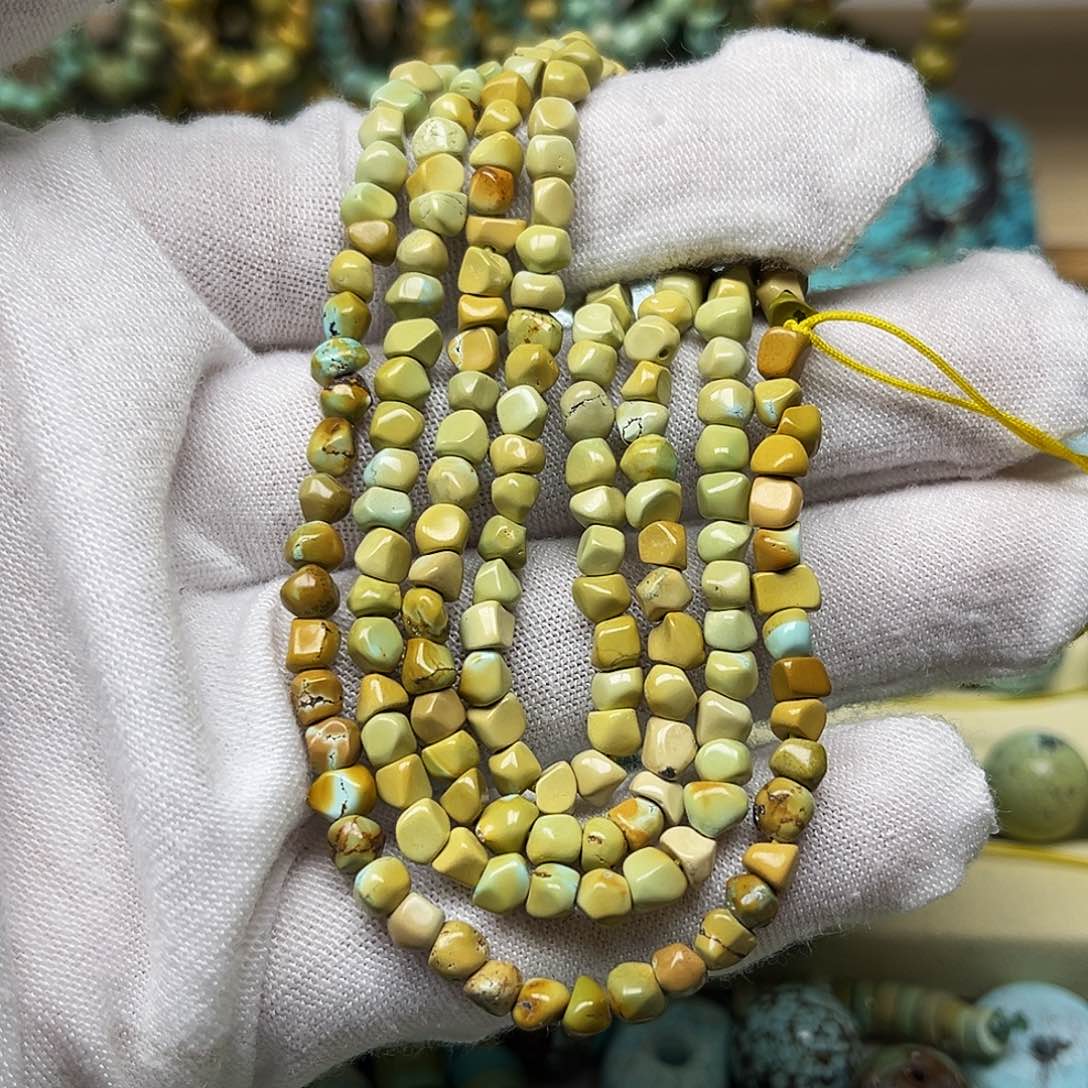 绿松石配饰未镶嵌