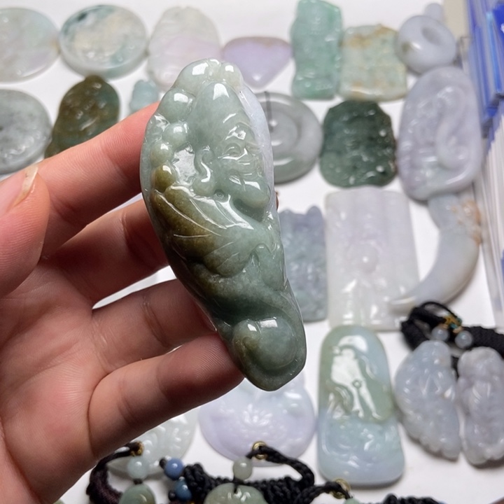 翡翠未镶嵌颈饰济公39