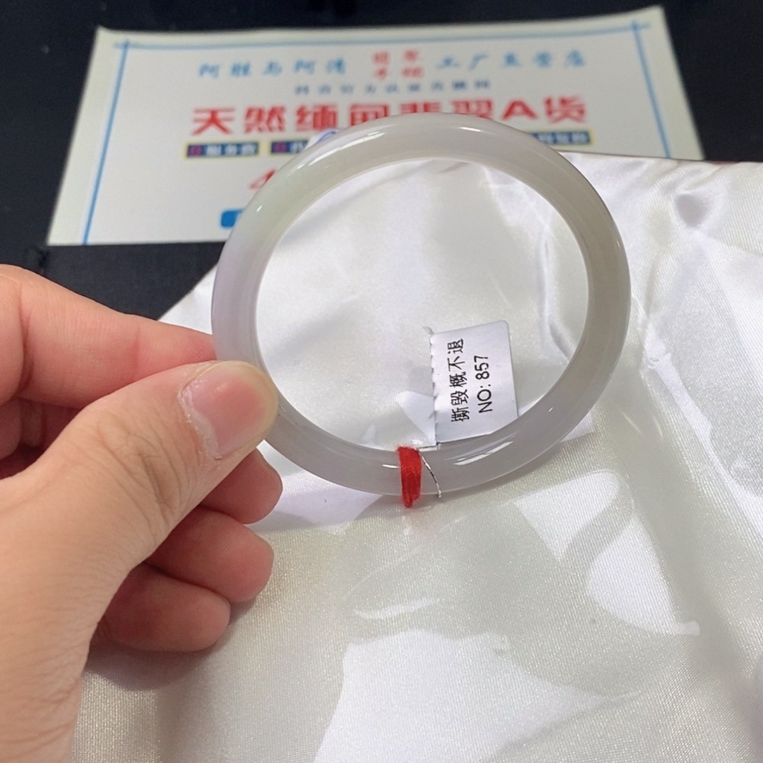 翡翠未镶嵌手镯（圆镯）