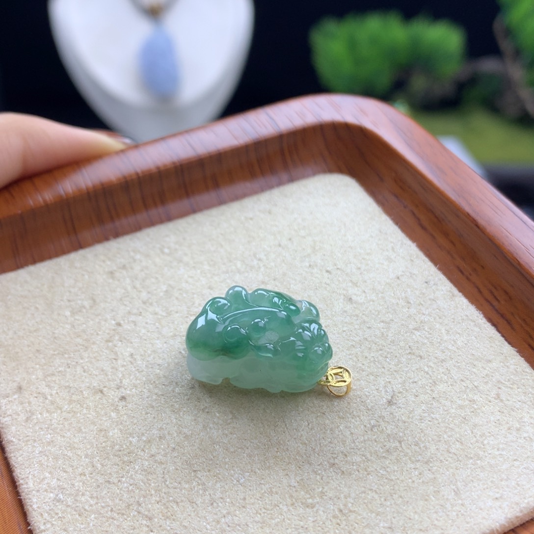 翡翠未镶嵌颈饰16