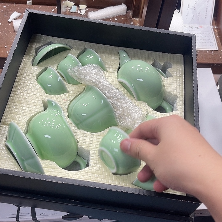 孤品茶具套装等。        