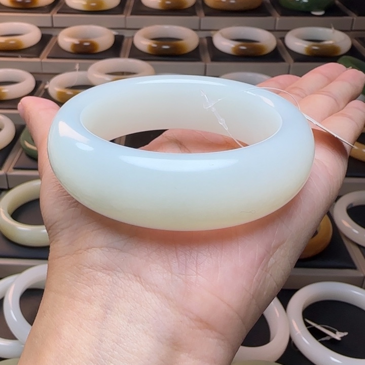 和田玉（白玉）未镶嵌手镯