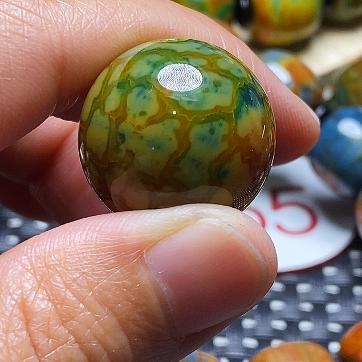 潇***扬玛瑙/玉髓未镶嵌颈饰