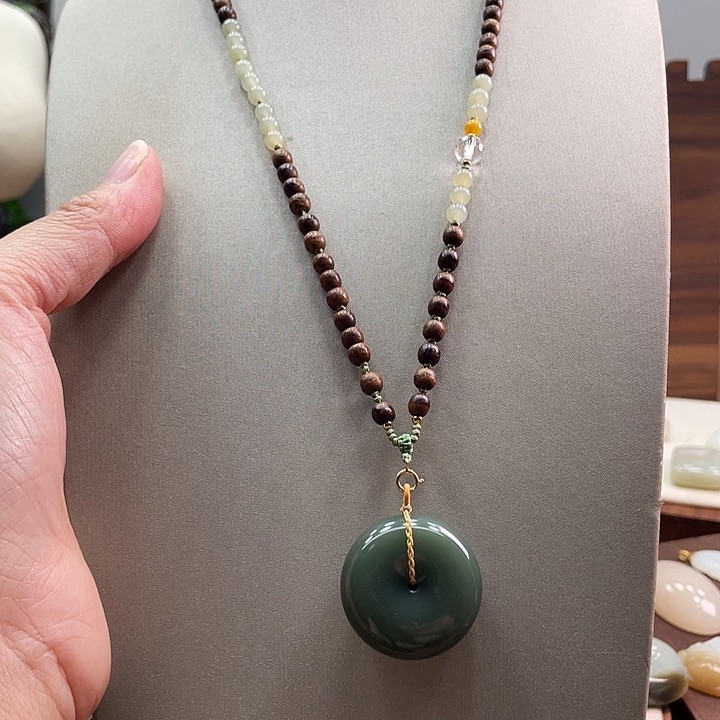 颈饰未镶嵌和田玉