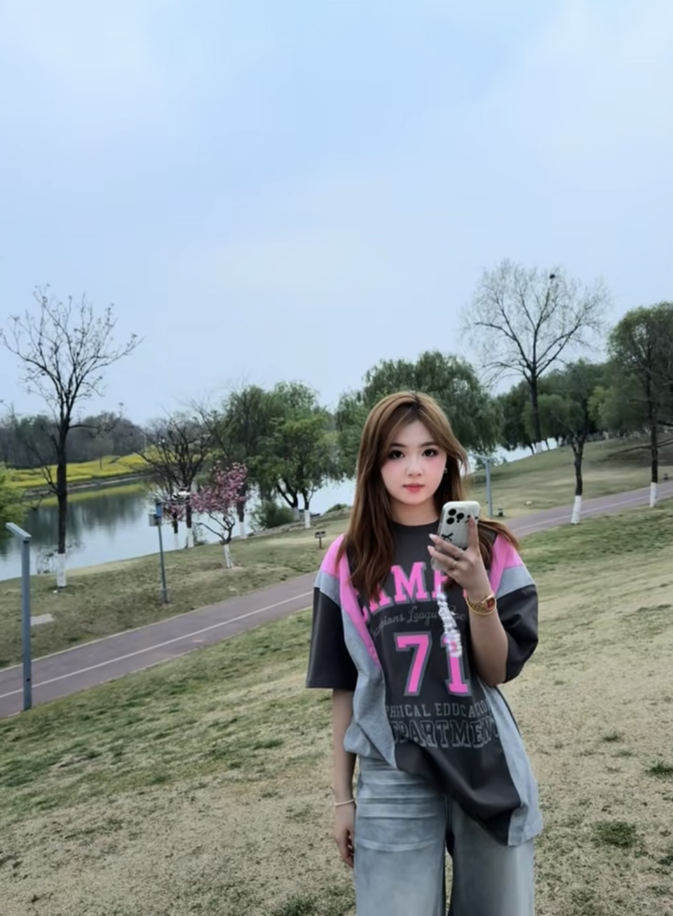 A25211刘梅家字母拼色短袖