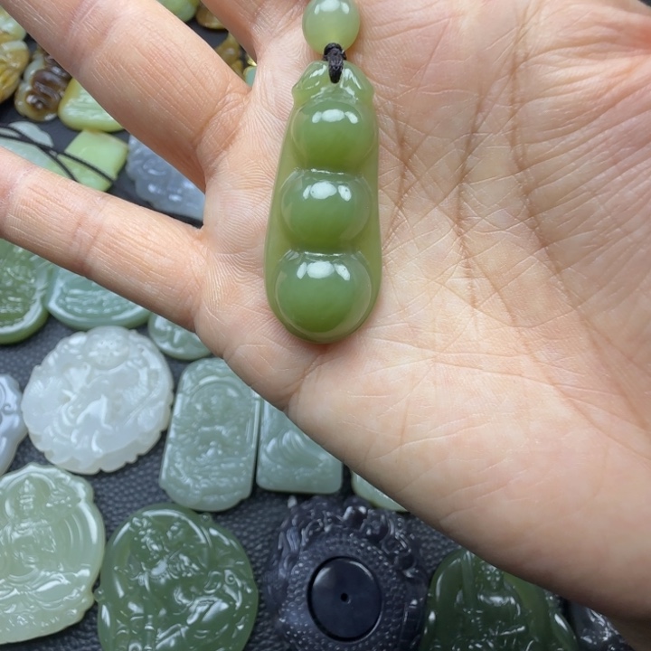 和田玉未镶嵌珠宝奇石