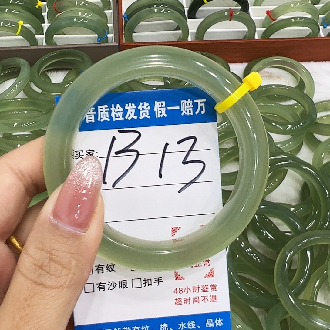 如***宝蛇纹石玉未镶嵌手镯