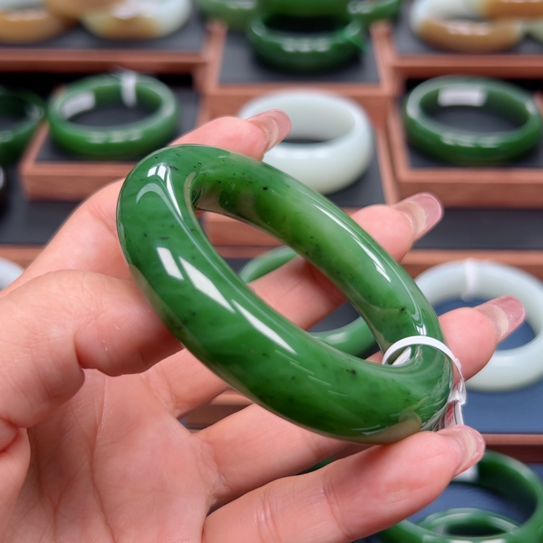 未镶嵌手镯和田玉（碧玉）