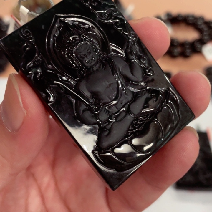 翡翠未镶嵌颈饰车***?