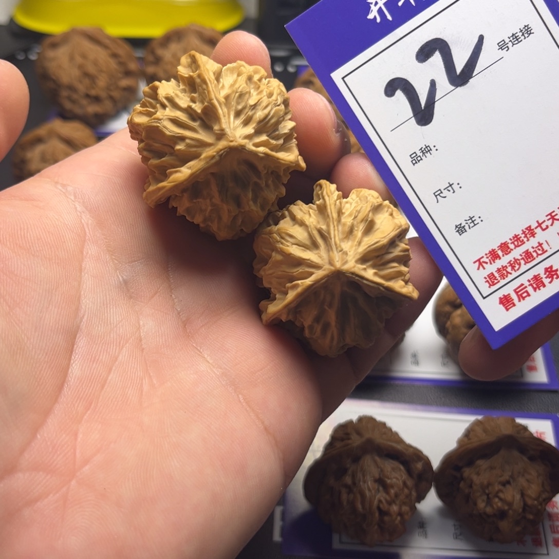 文玩核桃吊坠40三棱