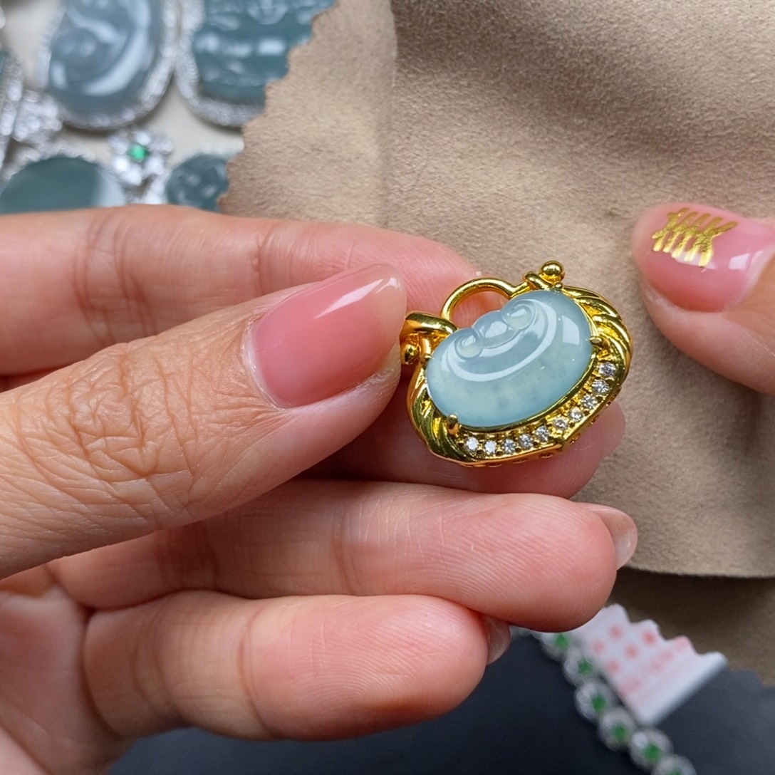 翡翠颈饰未镶嵌翡翠