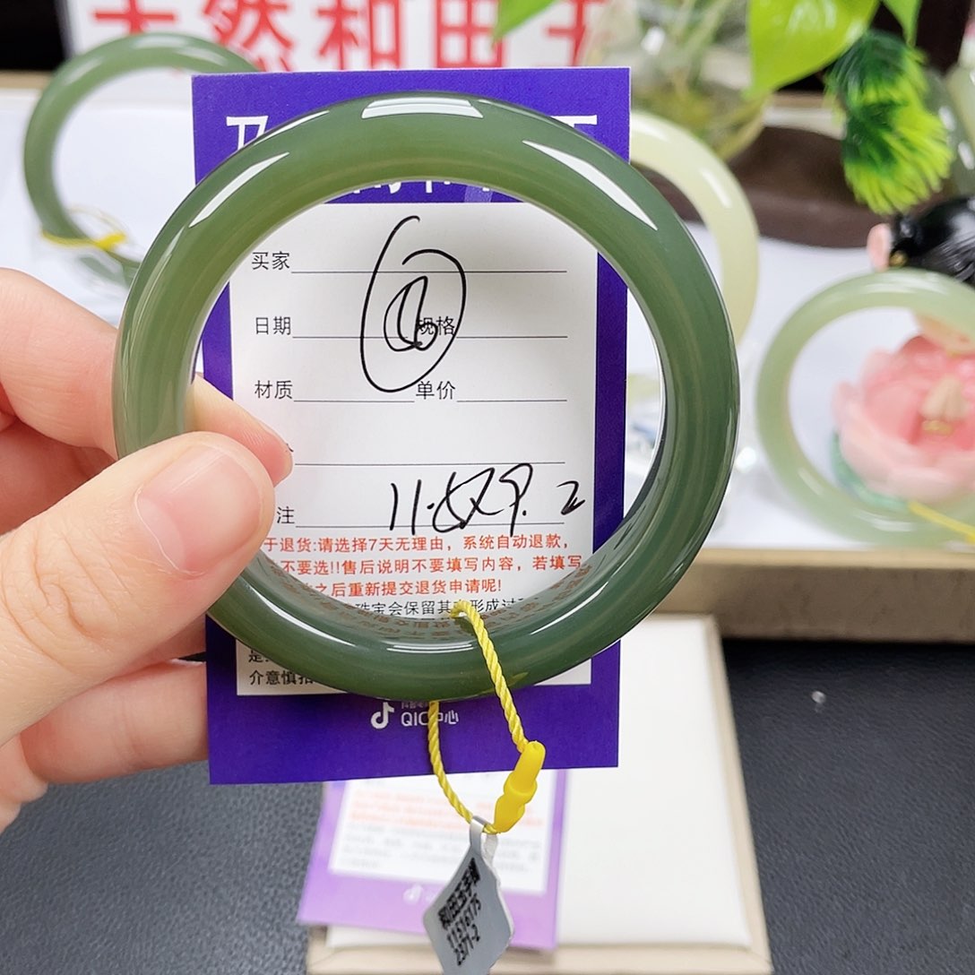 和田玉手镯未镶嵌