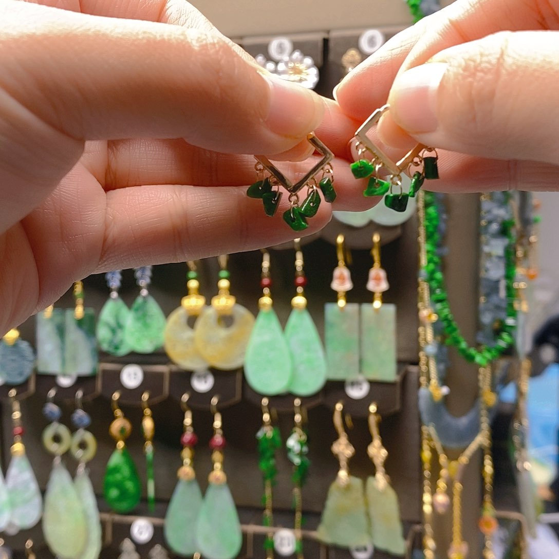 未镶嵌翡翠耳饰翡翠