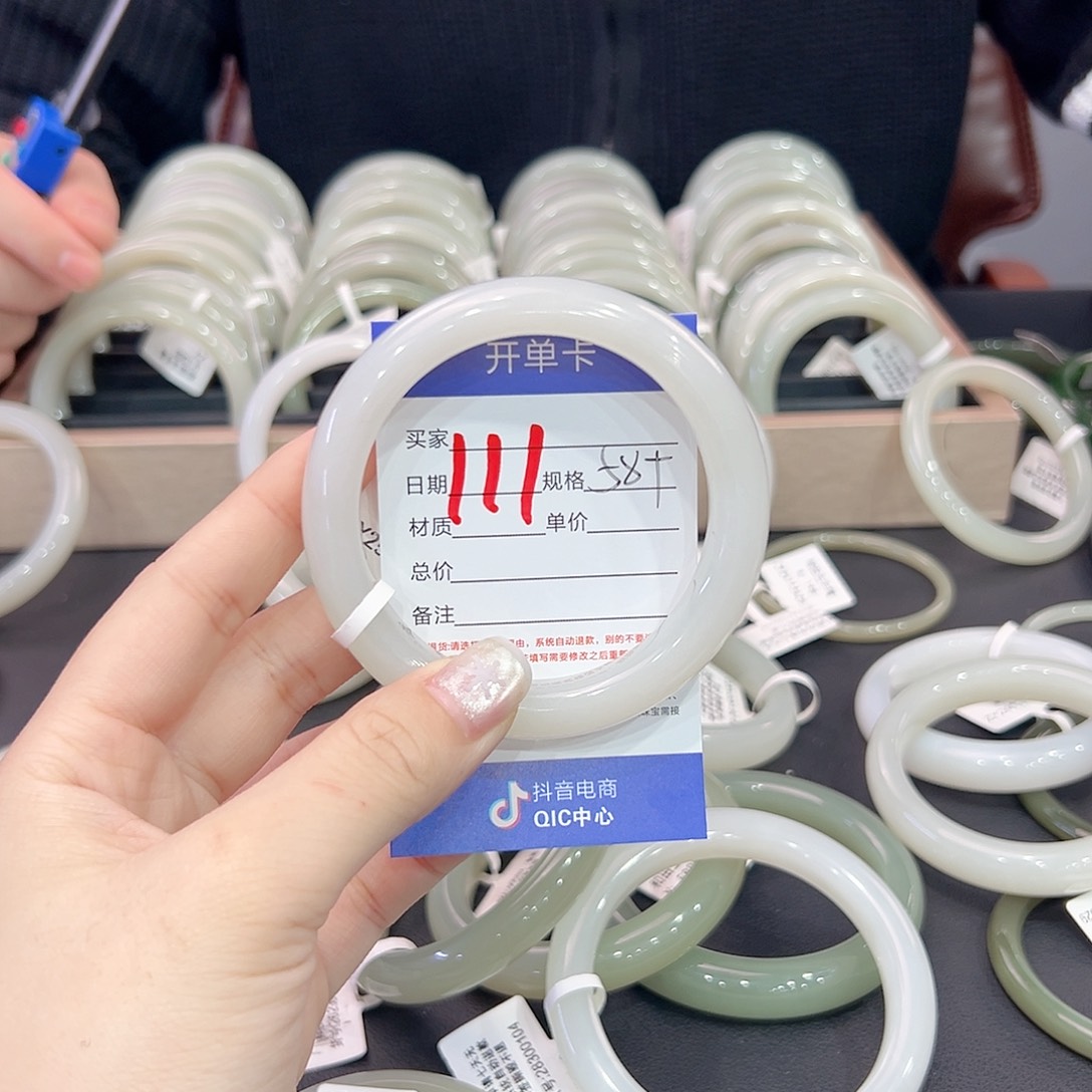 和田玉手镯未镶嵌与****你