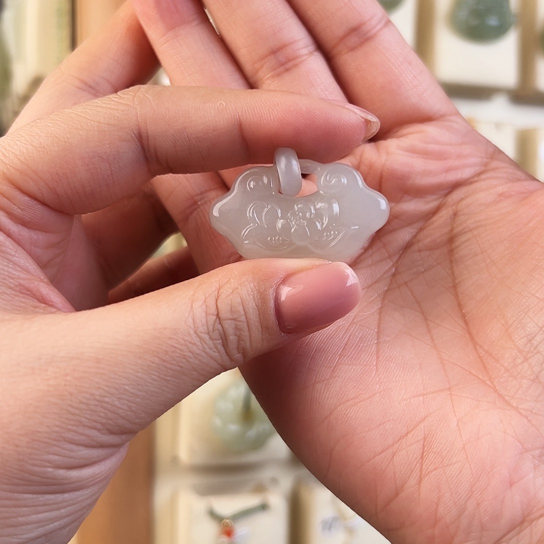 无***人和田玉未镶嵌颈饰