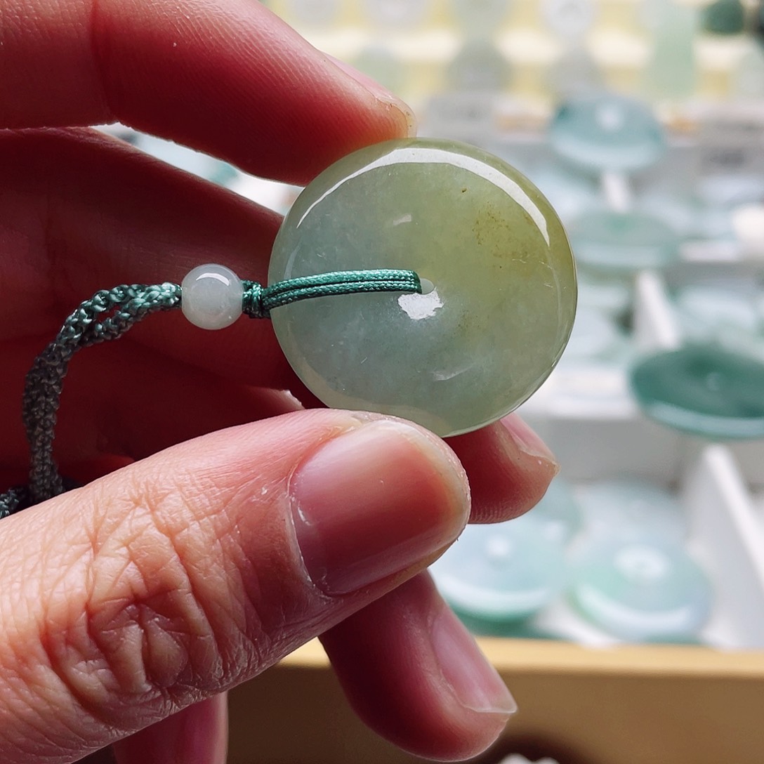 翡翠颈饰未镶嵌天然翡翠