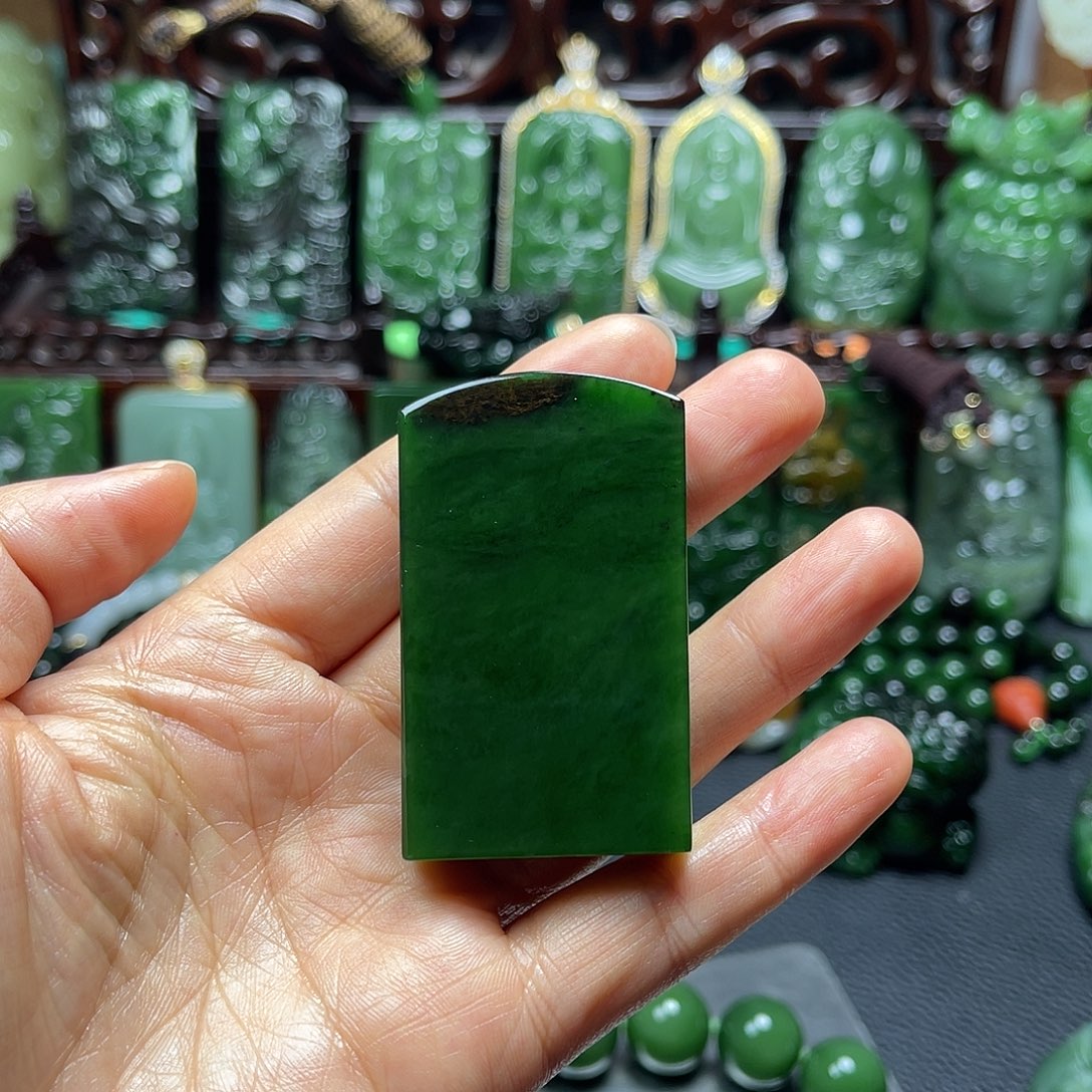 等***等和田玉未镶嵌颈饰