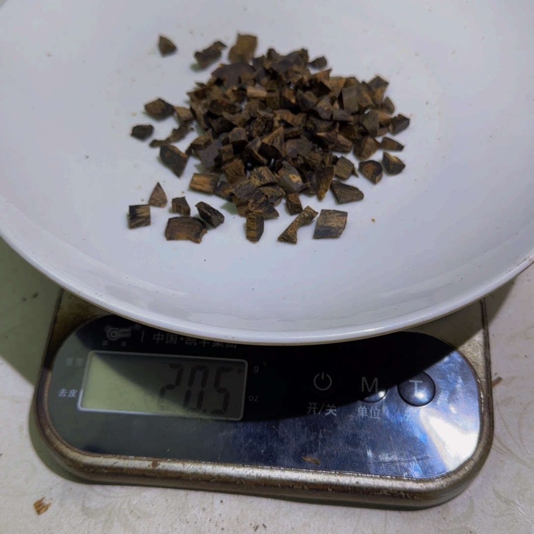 沉香沉香碎屑张*千流油王碎料20克！！n