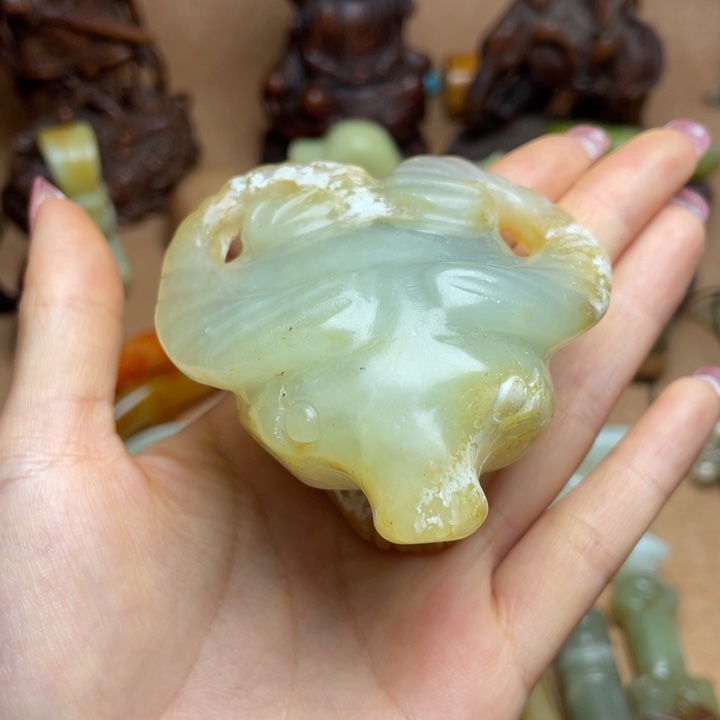 蛇纹石玉未镶嵌颈饰