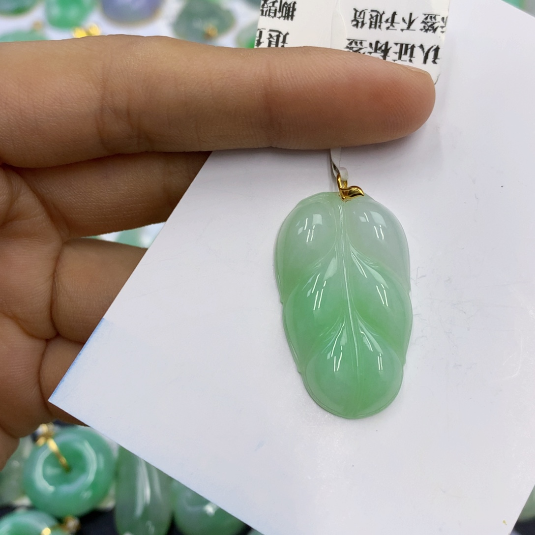 翡翠18K金镶嵌颈饰翡翠