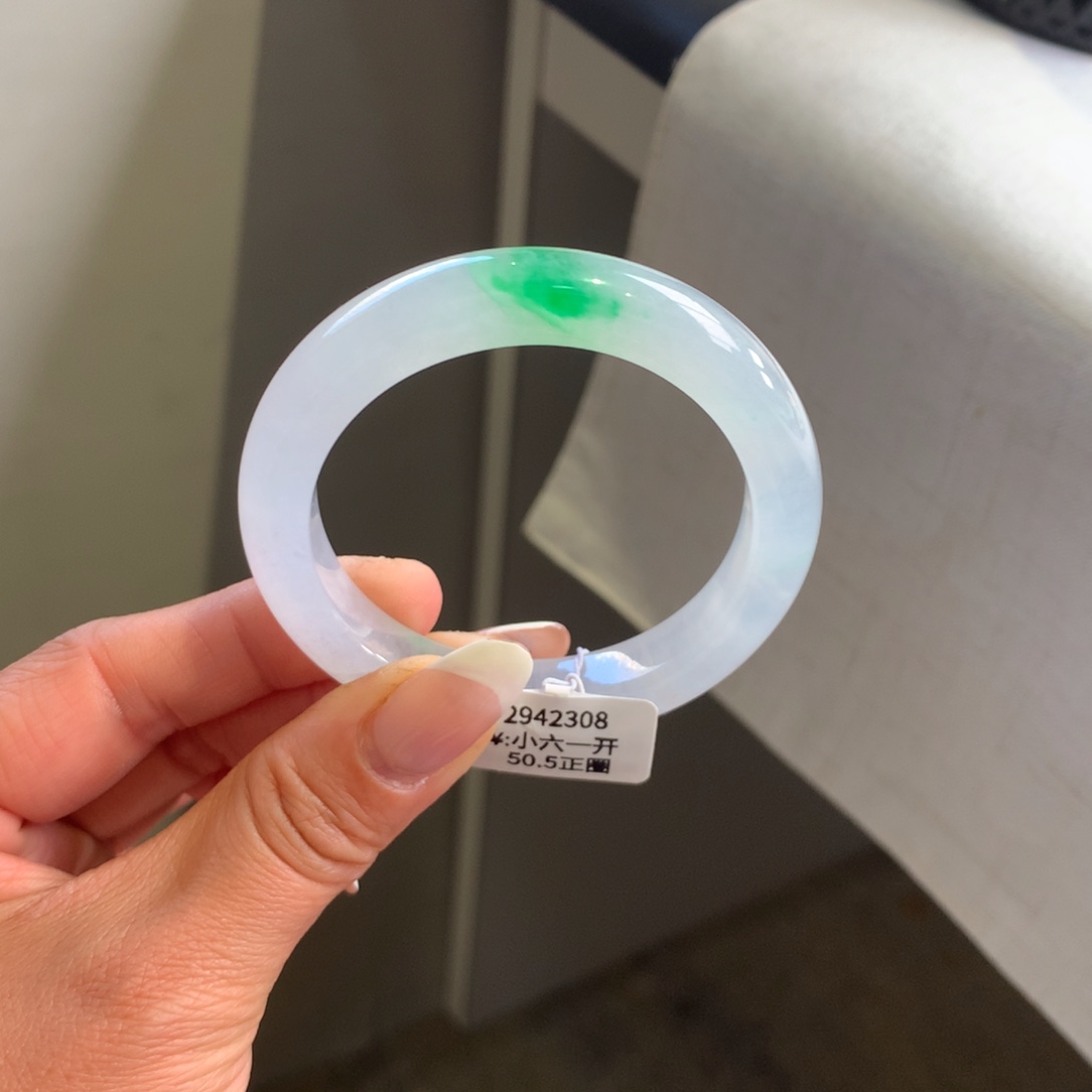 翡翠手镯未镶嵌冰飘阳绿50.5正圈（具体询价）