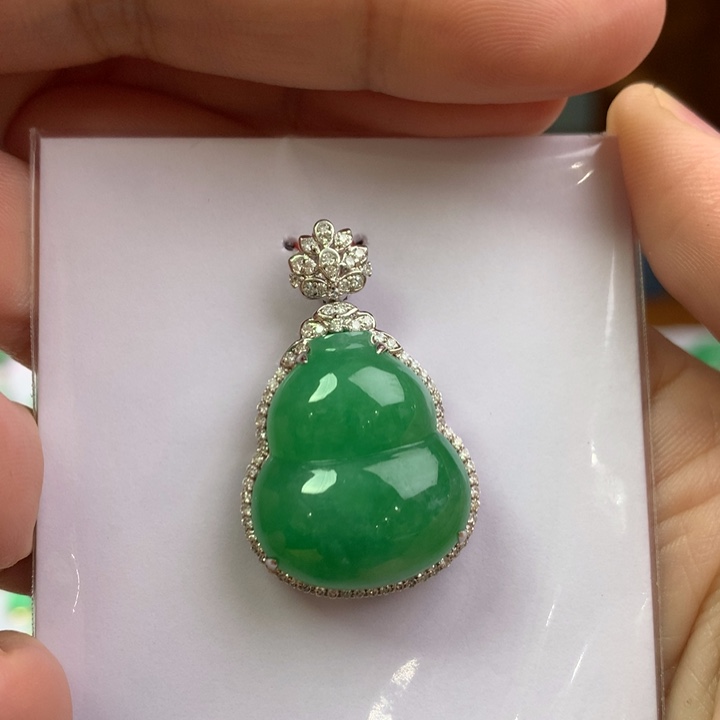 安***蓓翡翠18K金镶嵌颈饰翡翠吊坠