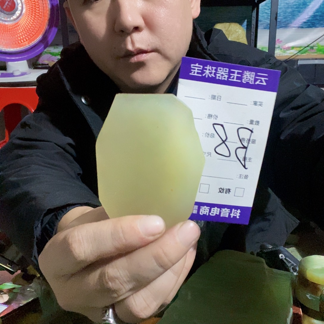 蛇纹石玉未镶嵌珠宝奇石