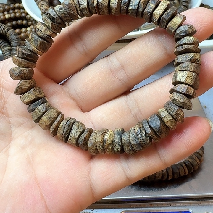 沉香手串风****4乌身手串10克加