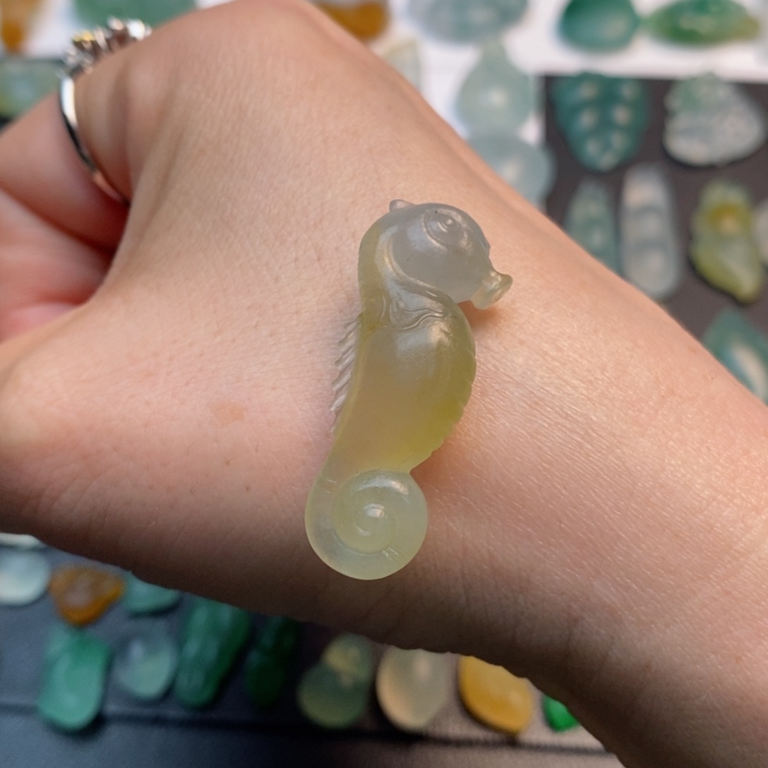 定制翡翠未镶嵌海马